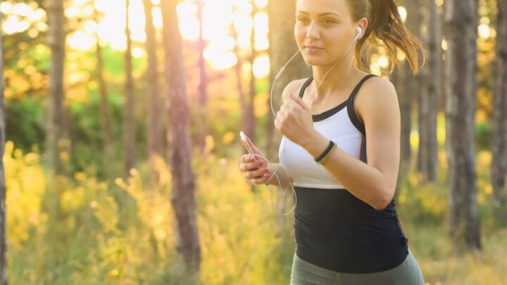 Biustonosze sportowe – niezbędne wsparcie podczas aktywności fizycznej